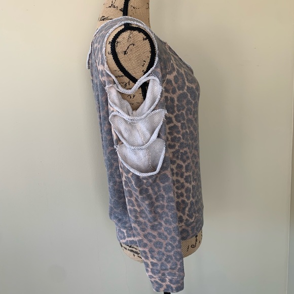 VENUS cold shoulder leopard top - Picture 2 of 5